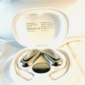 Wireless Earbuds in Silver and Cream with Charging Case - New